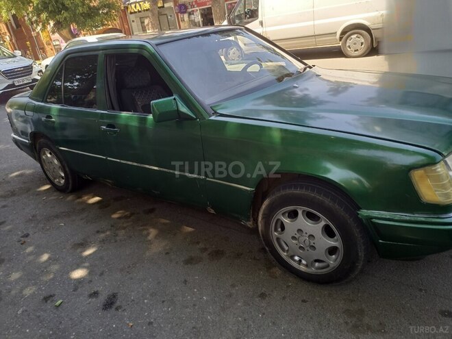 Mercedes E 200 d 1990, 215,426 km - 2.0 l - Qazax