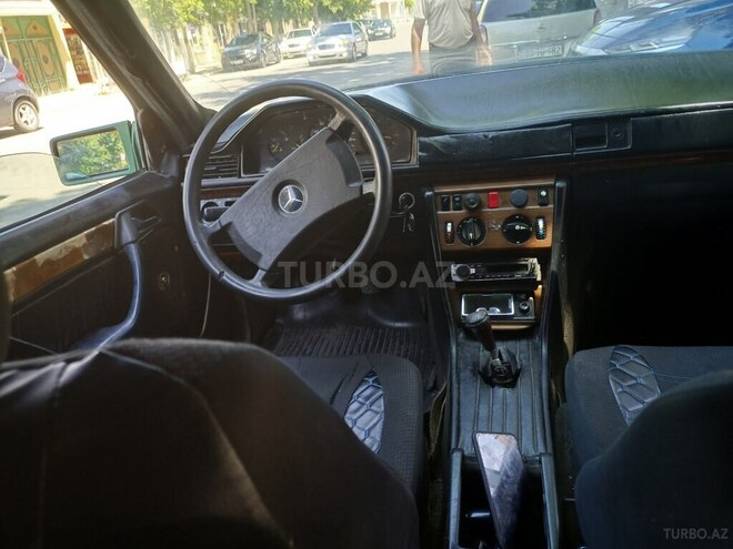 Mercedes E 200 d 1990, 215,426 km - 2.0 l - Qazax