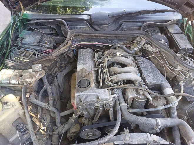 Mercedes E 200 d 1990, 215,426 km - 2.0 l - Qazax