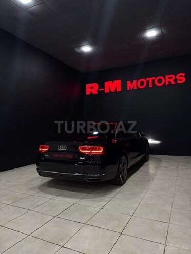 Audi A8-8