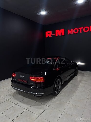 Audi A8-9