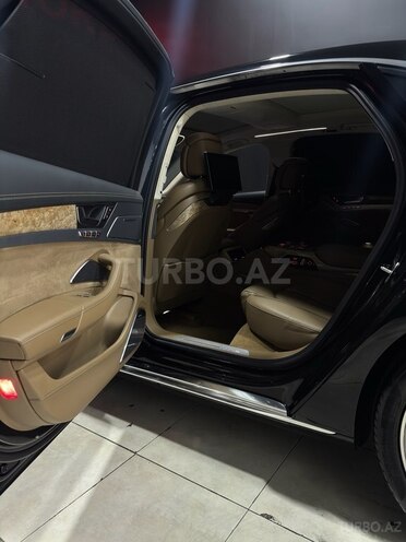 Audi A8-17