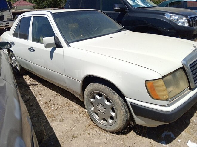 Mercedes E 200 d 1990, 453,680 km - 2.0 l - Sumqayıt