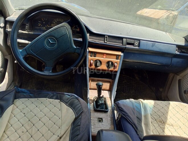 Mercedes E 200 d 1990, 453,680 km - 2.0 l - Sumqayıt
