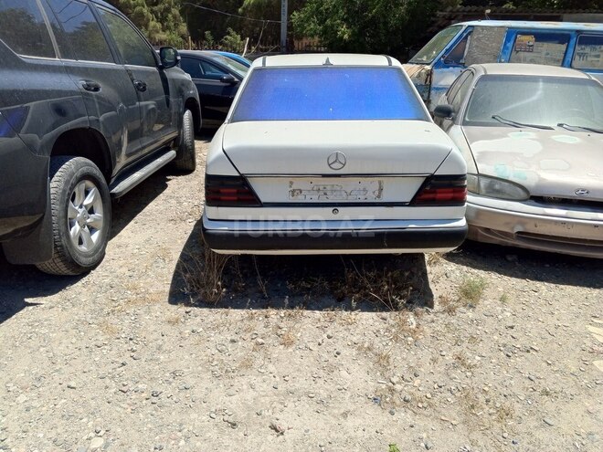 Mercedes E 200 d 1990, 453,680 km - 2.0 l - Sumqayıt