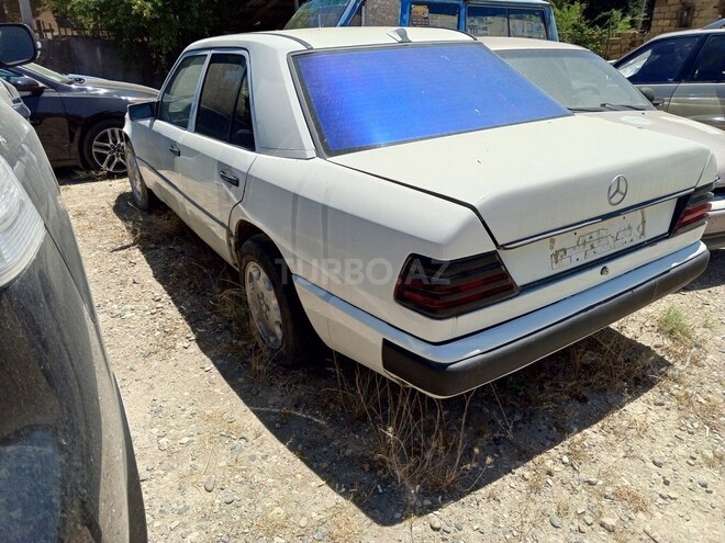 Mercedes E 200 d 1990, 453,680 km - 2.0 l - Sumqayıt