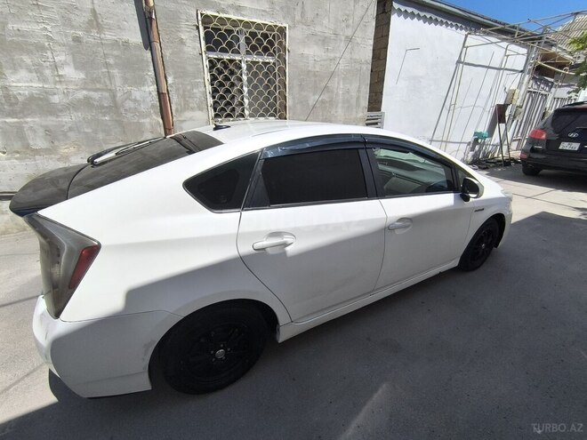 Toyota Prius-7
