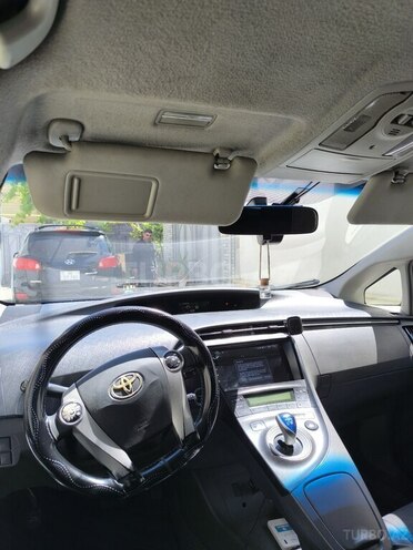 Toyota Prius-8