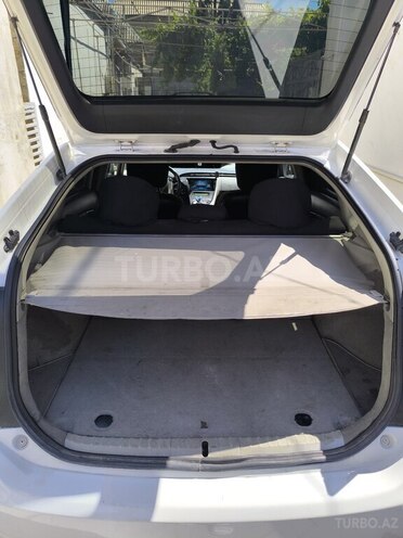 Toyota Prius-11