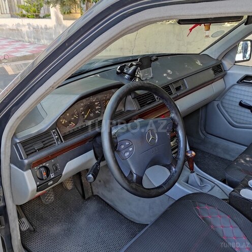 Mercedes E 200 1993, 300,111 km - 2.0 l - Yevlax