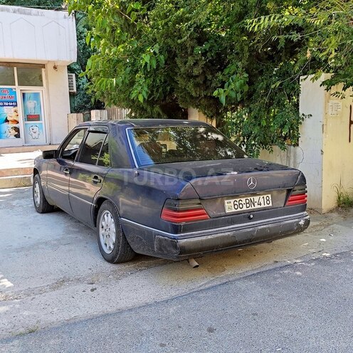 Mercedes E 200 1993, 300,111 km - 2.0 l - Yevlax