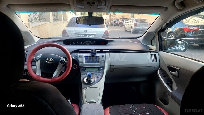 Toyota Prius-3