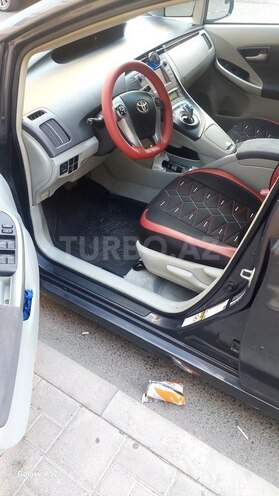 Toyota Prius-10
