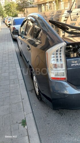 Toyota Prius-12