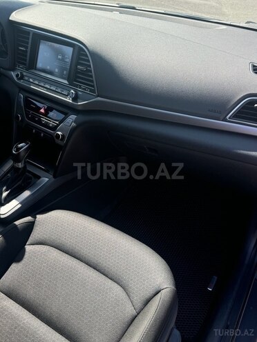 Hyundai Elantra 2018, 130,000 km - 2.0 l - Bakı