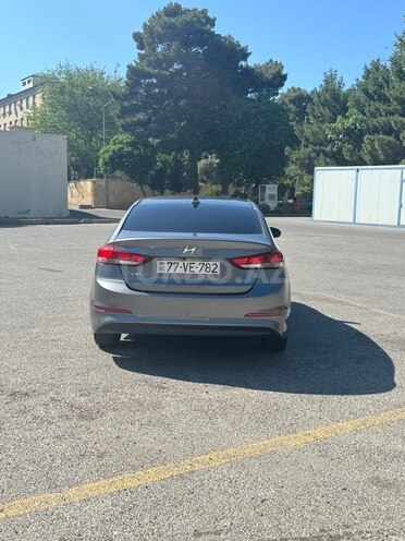 Hyundai Elantra 2018, 130,000 km - 2.0 l - Bakı