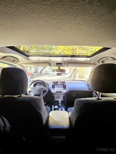 Toyota Land Cruiser Prado-11