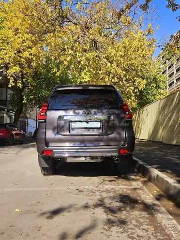 Toyota Land Cruiser Prado-6