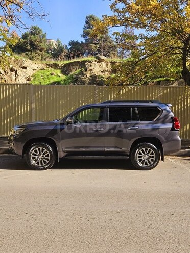 Toyota Land Cruiser Prado-5