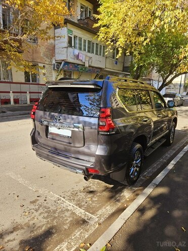 Toyota Land Cruiser Prado-3