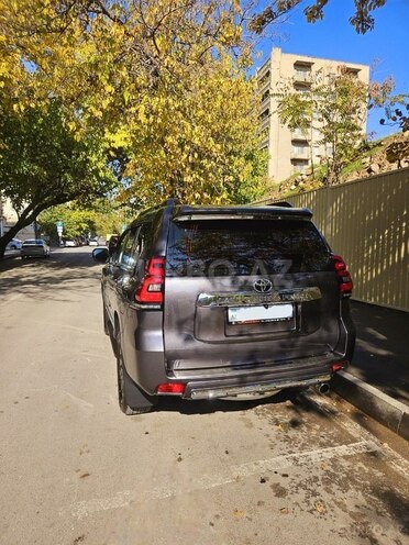 Toyota Land Cruiser Prado-4