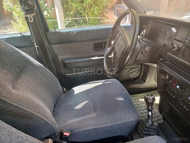 Volvo  1990, 233,000 km - 2.3 l - Bakı