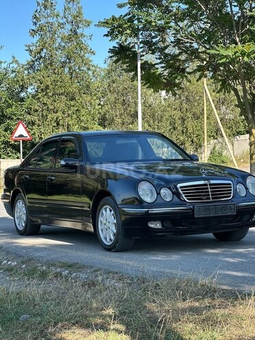 Mercedes E 270 2000, 561,880 km - 2.7 l - Quba
