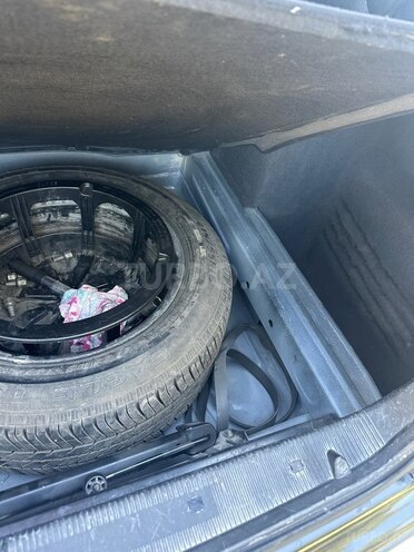 Mercedes E 270 2000, 561,880 km - 2.7 l - Quba