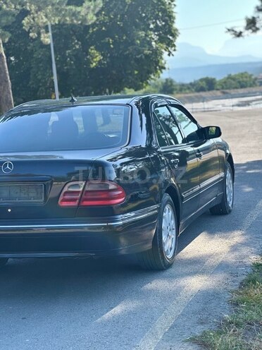 Mercedes E 270 2000, 561,880 km - 2.7 l - Quba
