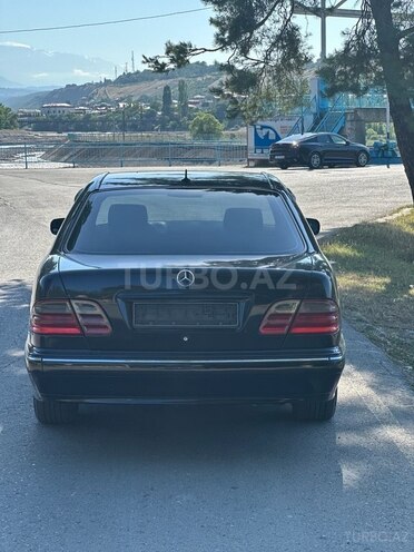Mercedes E 270 2000, 561,880 km - 2.7 l - Quba