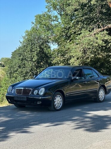 Mercedes E 270 2000, 561,880 km - 2.7 l - Quba