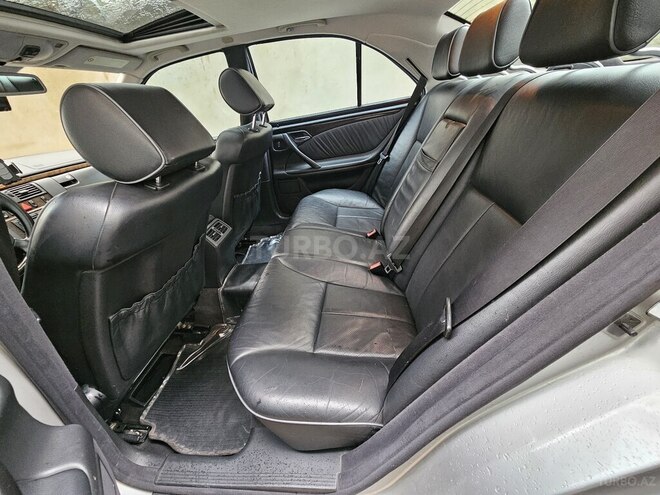 Mercedes E 270 2001, 365,000 km - 2.7 л - Qəbələ