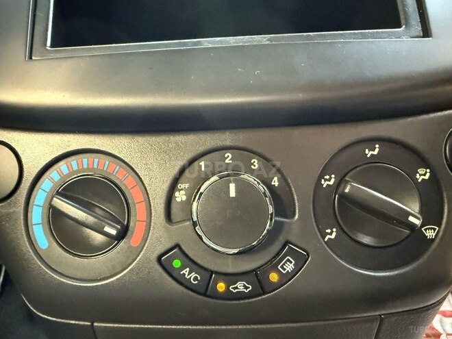 Chevrolet Aveo-12