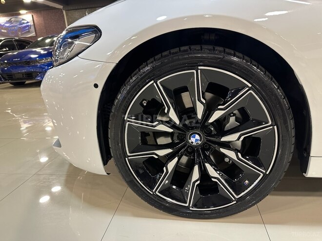 BMW 530e-12