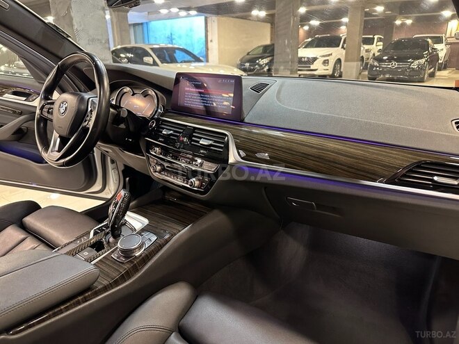 BMW 530e-10
