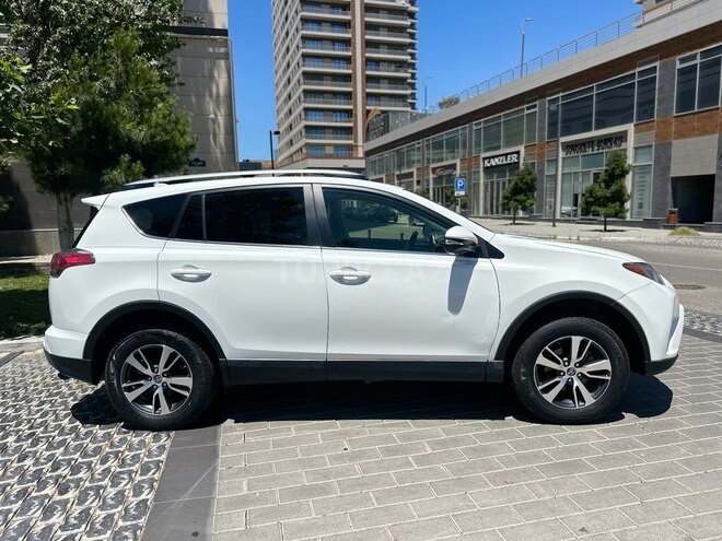 Toyota RAV4 2018, 100,000 km - 2.4 l - Bakı