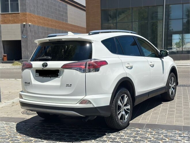 Toyota RAV4 2018, 100,000 km - 2.4 l - Bakı