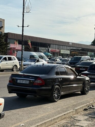 Mercedes E 350 2008, 314,000 km - 3.5 l - Quba