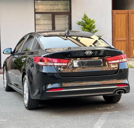 Kia K5-4