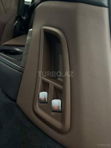 BMW X7-27