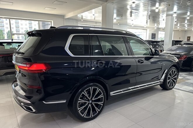 BMW X7-4