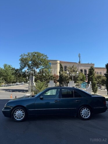 Mercedes E 270 1999, 317,000 km - 2.7 l - Bakı