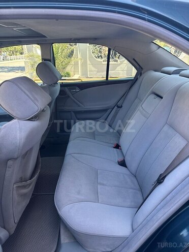 Mercedes E 270 1999, 317,000 km - 2.7 l - Bakı
