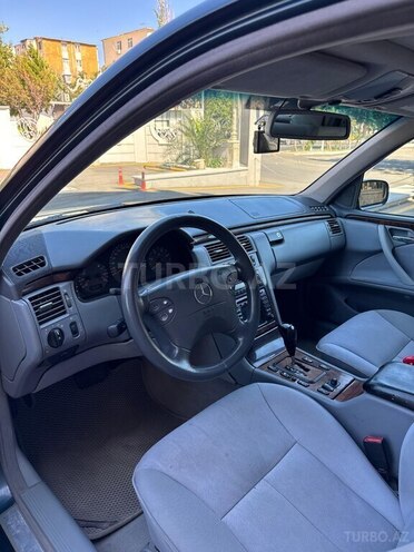 Mercedes E 270 1999, 317,000 km - 2.7 l - Bakı