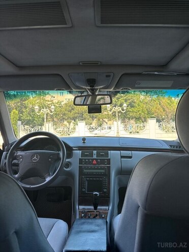 Mercedes E 270 1999, 317,000 km - 2.7 l - Bakı