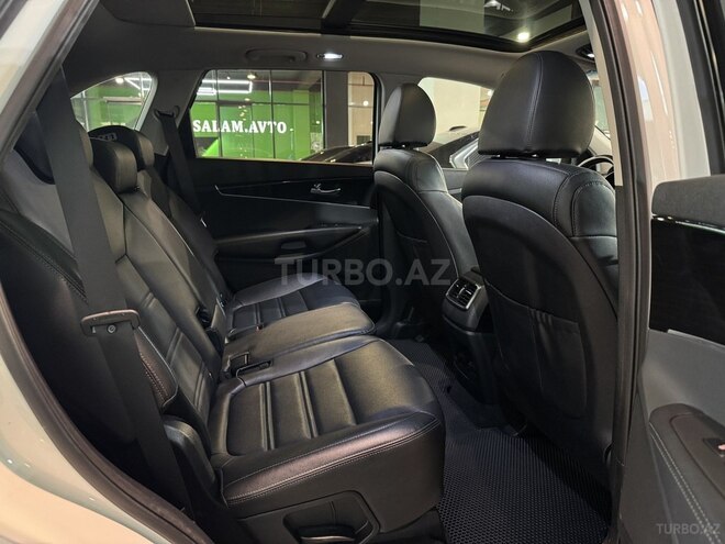 Kia Sorento-12
