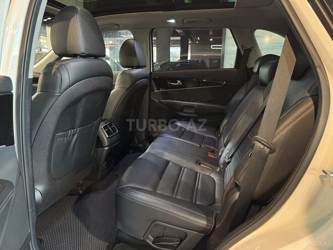 Kia Sorento-13