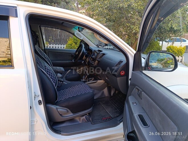 Toyota Hilux 2012, 368,972 km - 2.5 l - Bakı