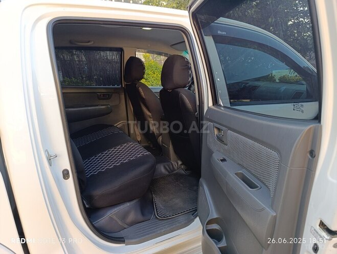Toyota Hilux 2012, 368,972 km - 2.5 l - Bakı