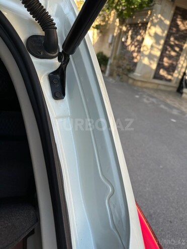 Nissan Tiida-12